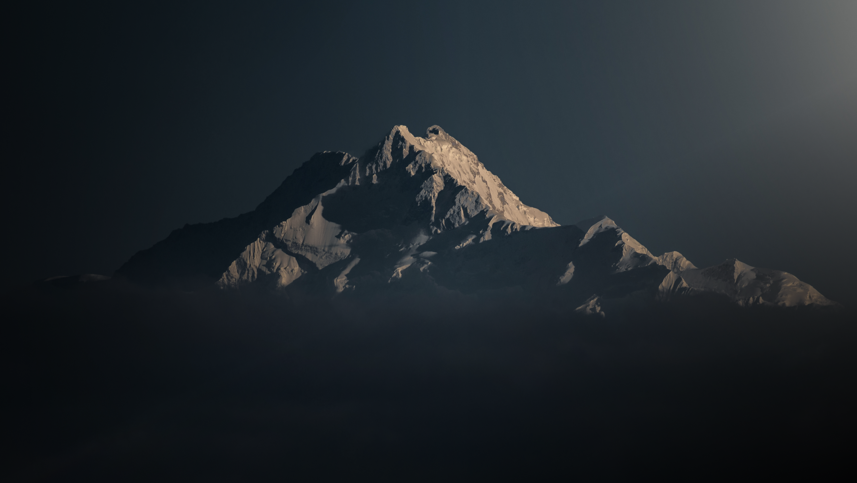 Connecting Companies with Investors & Advisors.